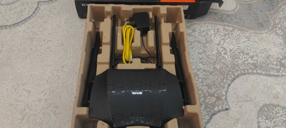 Двухдиапазонная гигабитный WI-FI маршрутизатор AC21