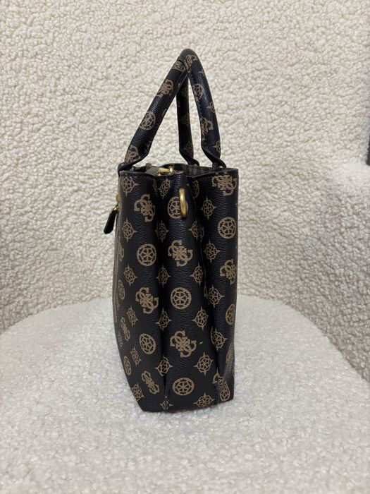 Чанта Guess нова