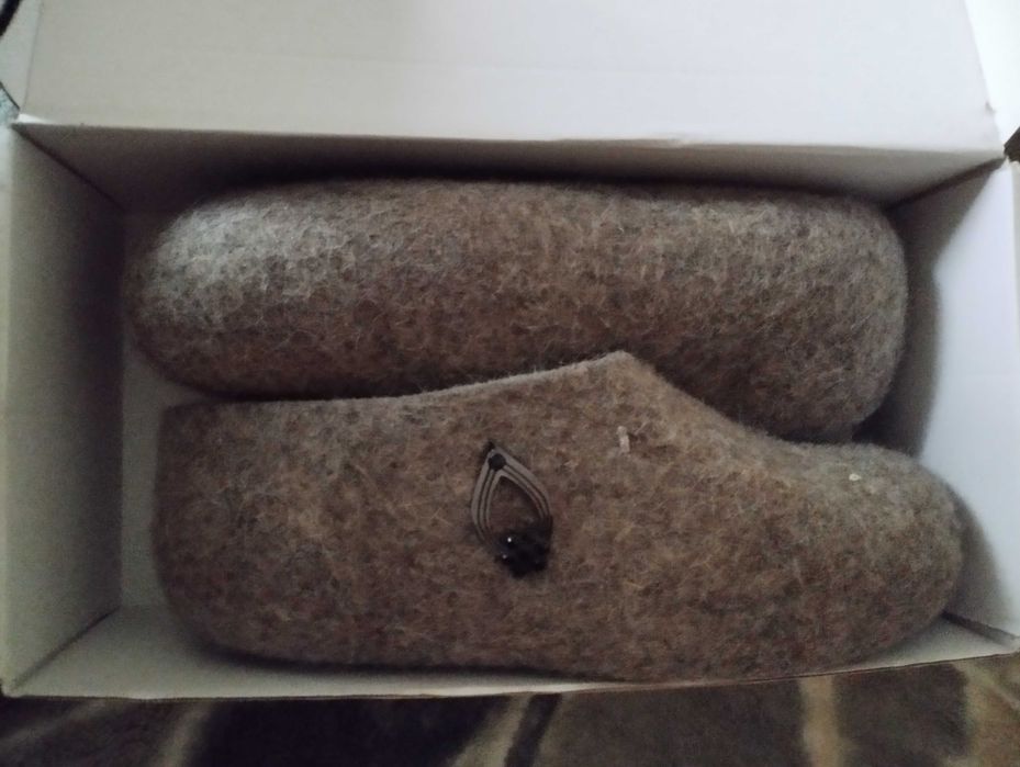 Чуни  зимние войлочные.