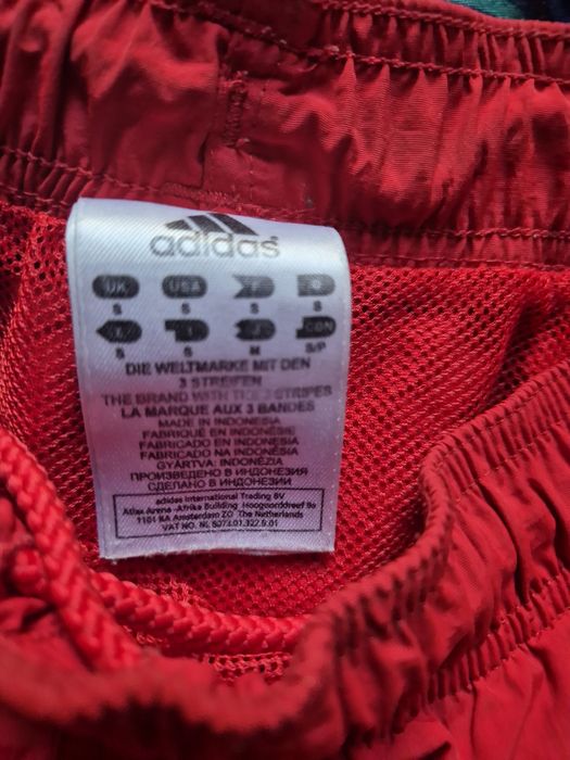 Sorturi Adidas si Livv, 49 lei perechea sau 125 lei toate 3