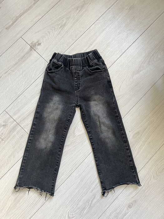 Платья, кофты, джинсы на девочку