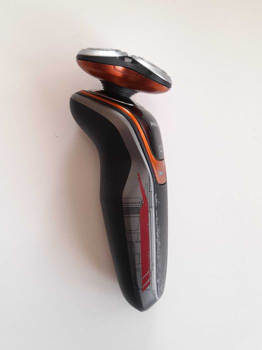 Електрическа самобръсначка Philips SW6700