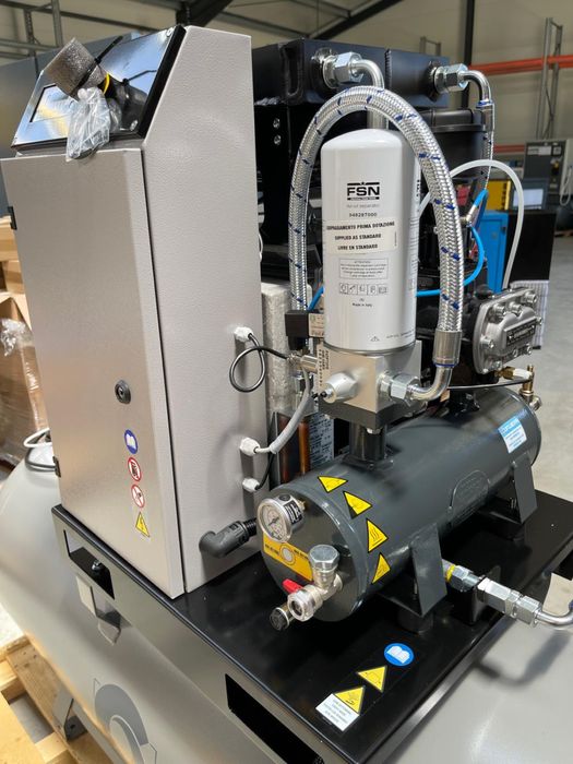 Compresor cu Surub Power System-Junior 7,5Kw 10 Bar, rez. de 500 L, DF