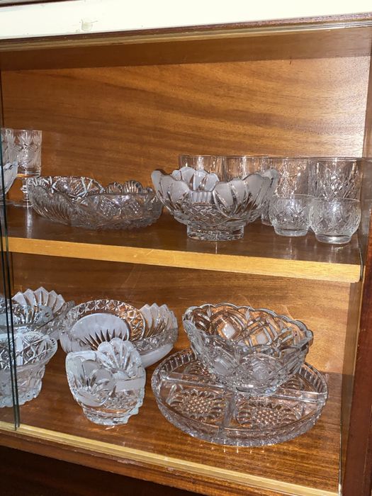 Продаю сервиз чайный мадона 7 персон новый есть и коыейный мадона