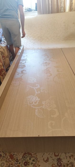 Двуспальная кровать