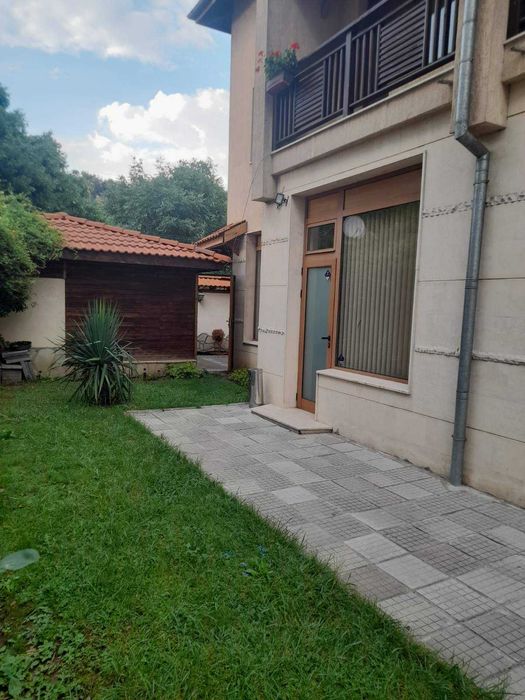 Дава се под наем Офис в Разлог - 45 кв.м за 178.5 € - Снимка #1