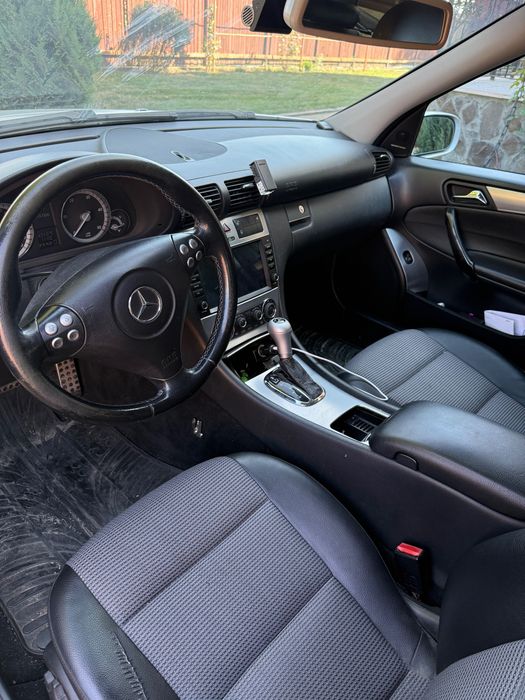 Mercedes Benz C Class w203 Pentru Reparat sau Dezmembrat
