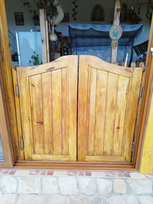 Летящи вратички за барбекю/лятна кухня тип "уестърн".