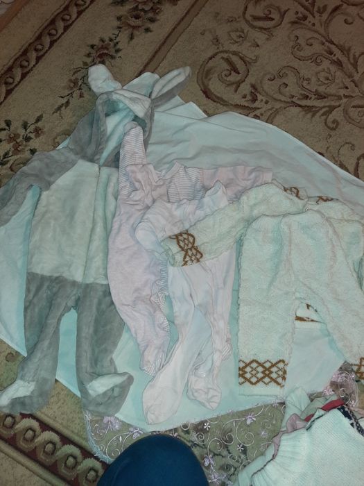 Продам детские вещи.