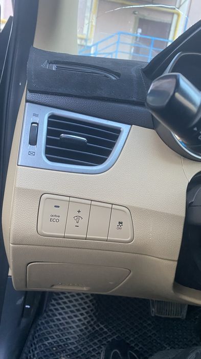 Hyundai Elantra 2012