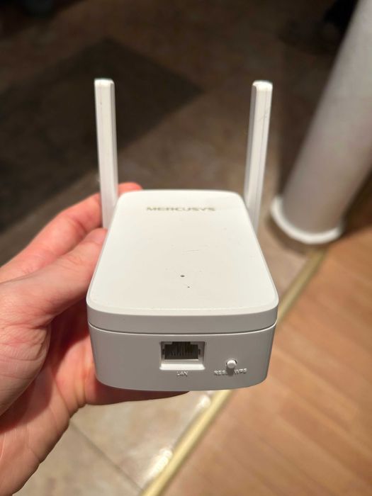 Extender WiFi Mercusys AC1200 model ME30, ca nou