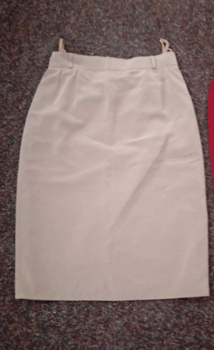 Costum fusta și sacou bej