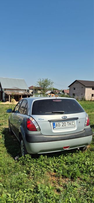 Vand kia rio masina inca se circula cu ea
