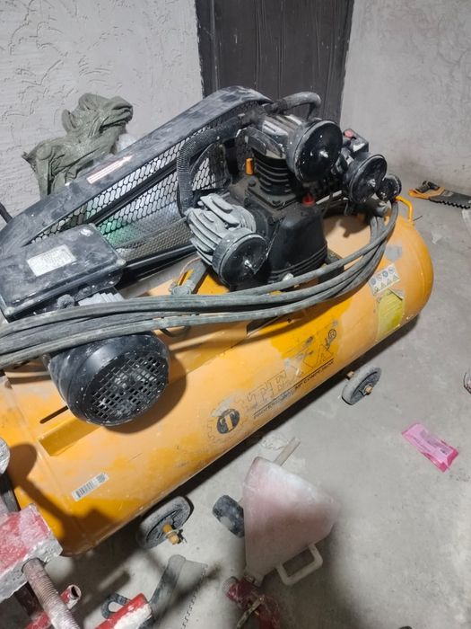 Компрессор  продам срочно