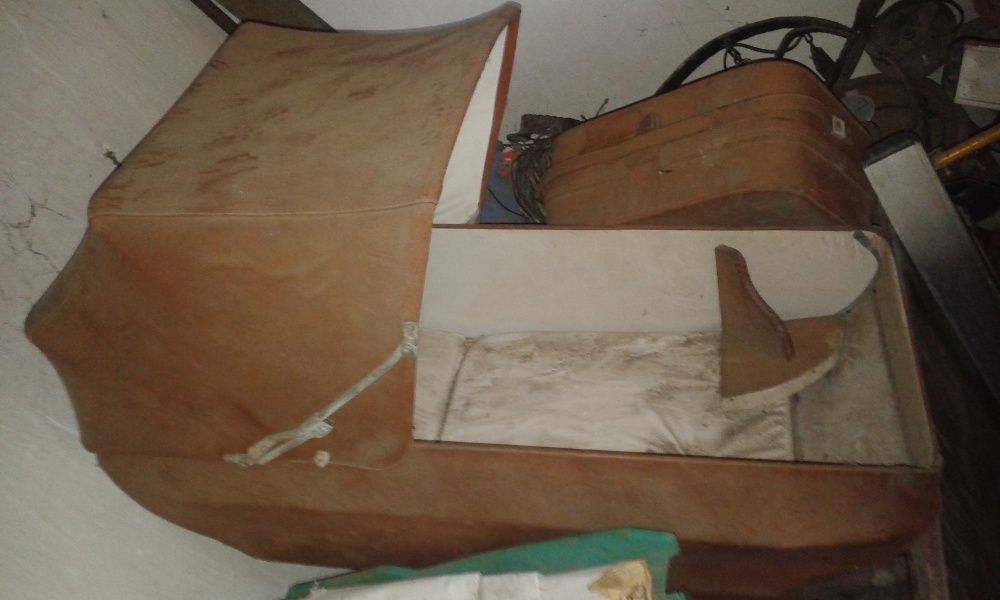 продавам кафяв плътен бебешки кош шезлонг (от бивша количка, ползвана)