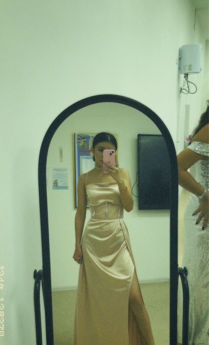 Продаются вечерние платья