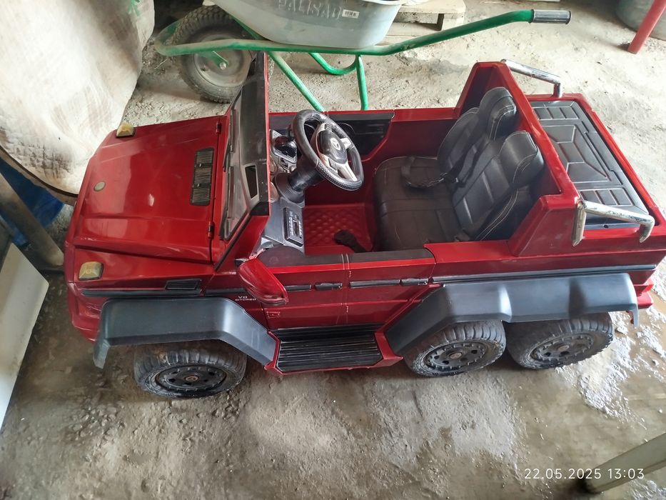 Продам детскую машину.