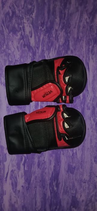 Перчатки для мма Venum. Торга нет.