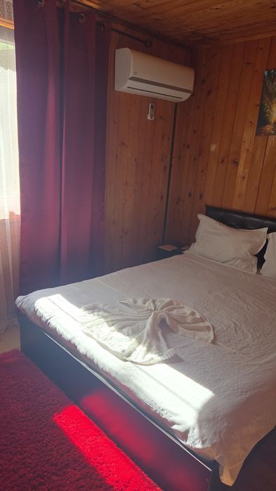 Dau spre vazare doua cabane complet mobilate și utilate