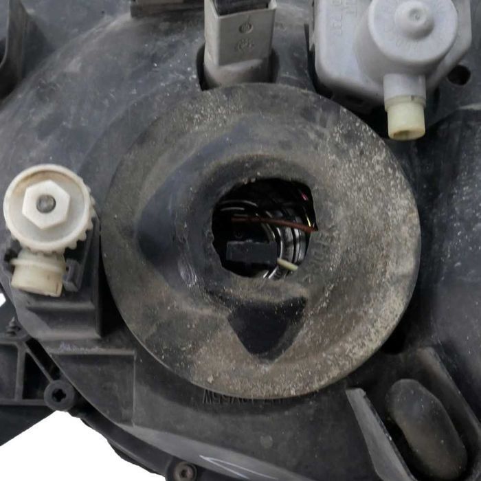 Far stânga Nissan Almera Tino V10 157897