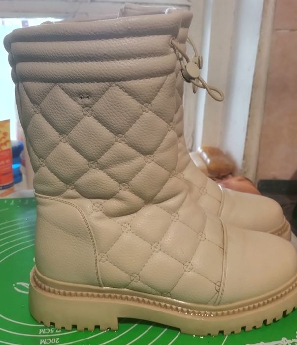 Продам сапожки красивые на зиму