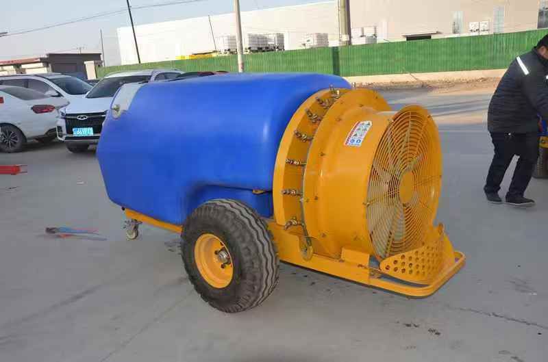 Садовый опрыскиватель. Катта Богдан учун дори сепиш ускунаси.