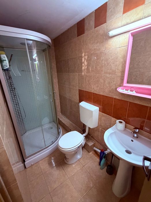 Inchiriez cabana cu piscina incalzita
