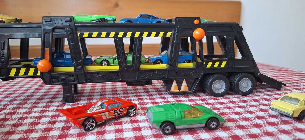 MATCHBOX камион автотранспортер - като нов