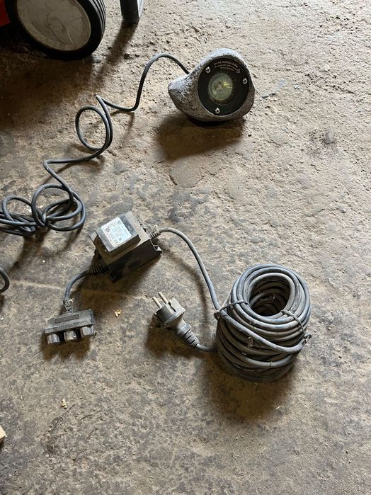 Влагозащитени лампи за градина или басейн