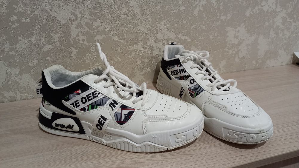 Кроссовки  подостковые