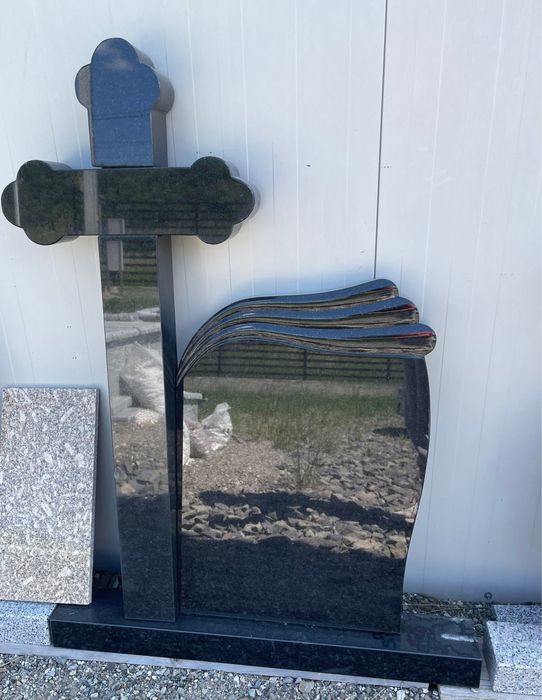 Monument funerar din marmură / granit – realizare la comandă