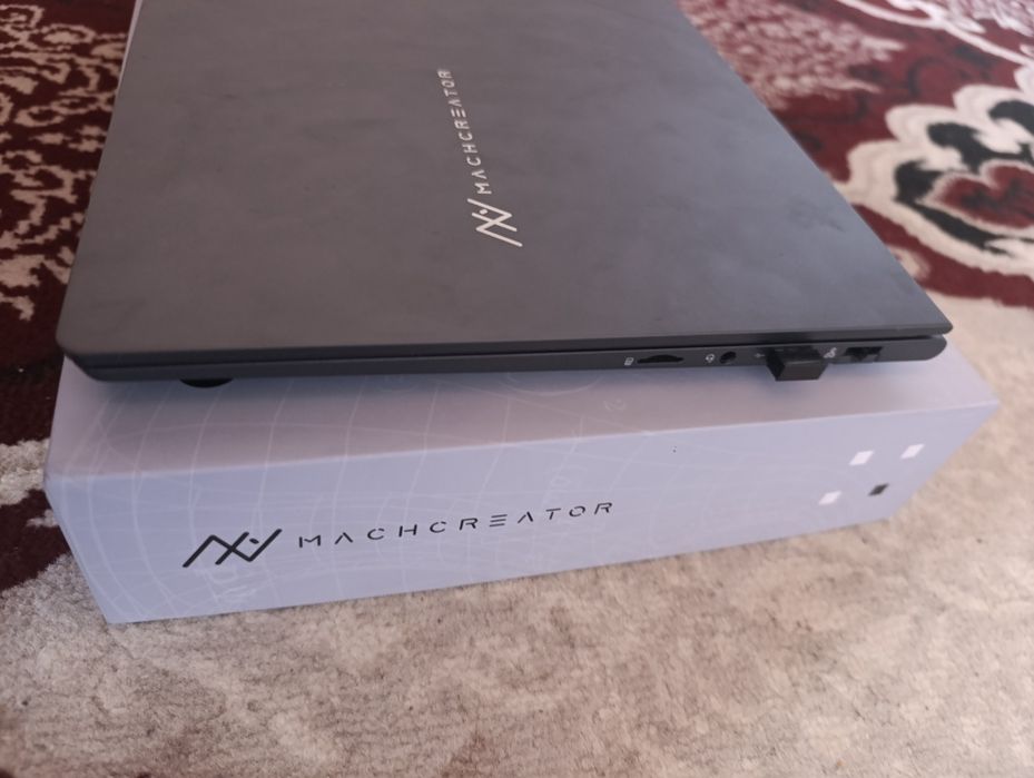 Noutbuk MACHCREATOR.  One i5