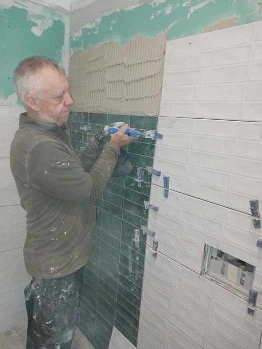 Echipă cu experiență în construcții civile și industriale.