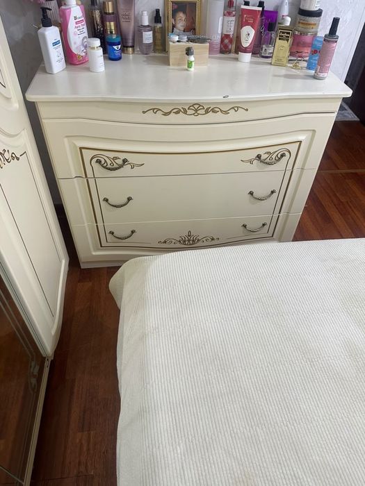 Продам спальный гарнитур