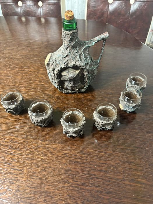 Vand set rustic cu pahare