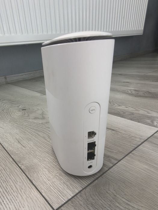 De vânzare router ZTE MC888 5G/LTE liber de rețea, la cutie, cu accesoriile incluse.