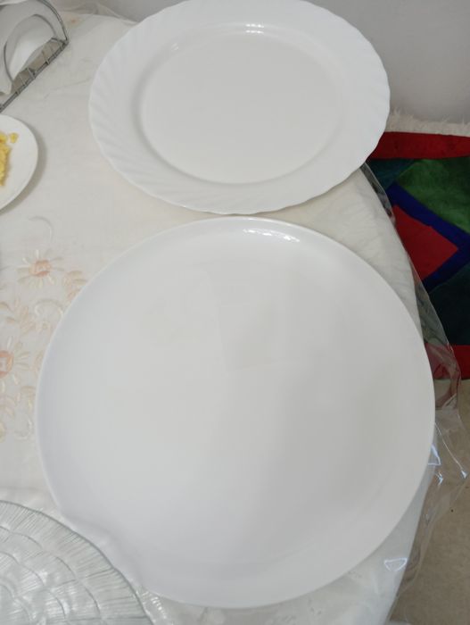 Набор посуды для сервировки стола