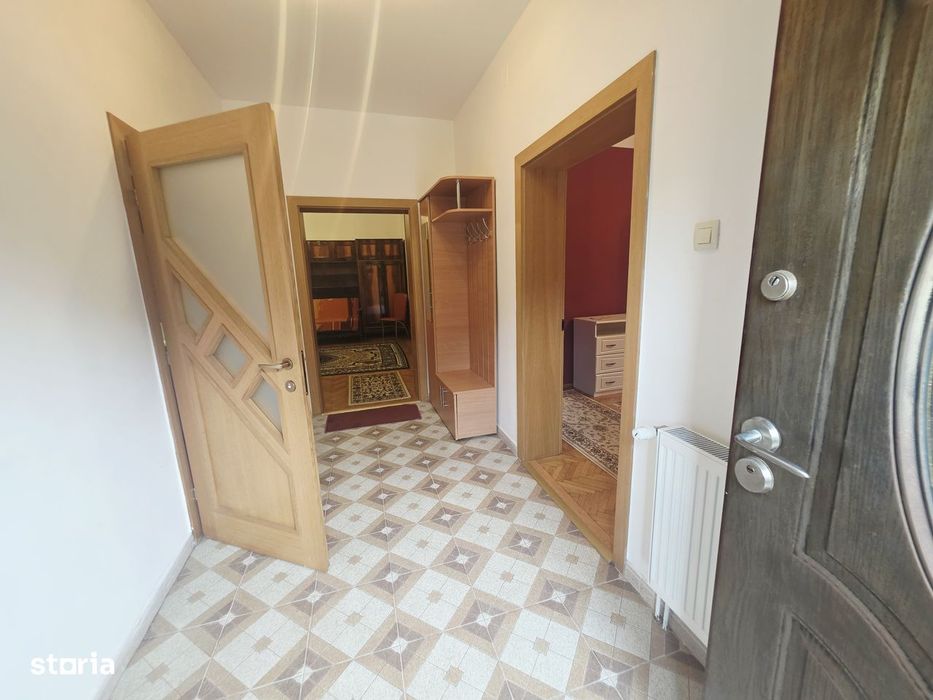 Inchiriez apartament 3 camere cu gradina