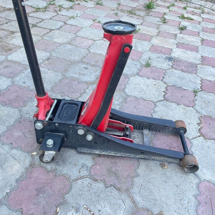 Продам домкрат и гайковёрт
