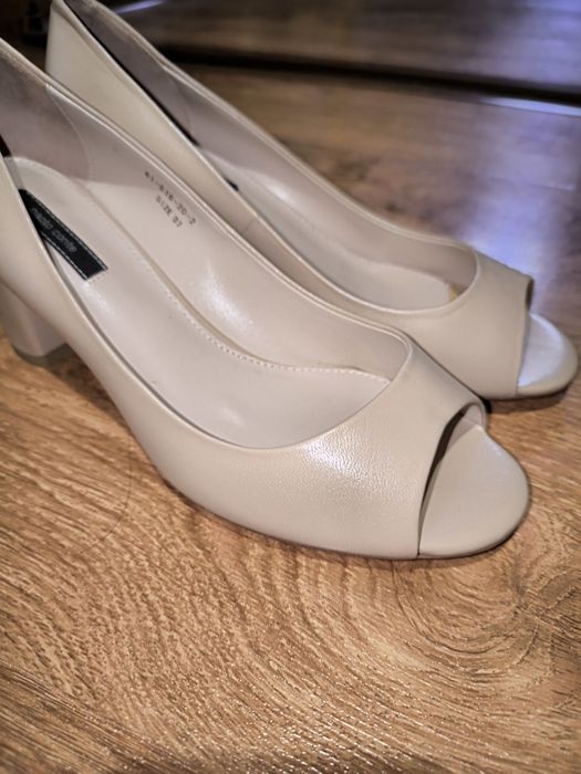 Продам женские туфли