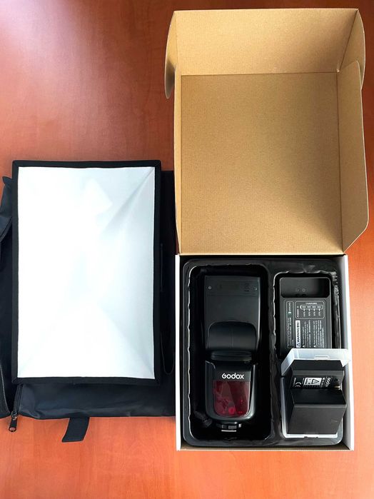Комплект светкавица Godox V860IIC TTL за Canon + 2 батерии +  софтбокс
