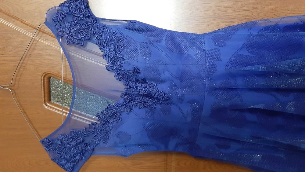 Rochie seara cu mânecă clopot