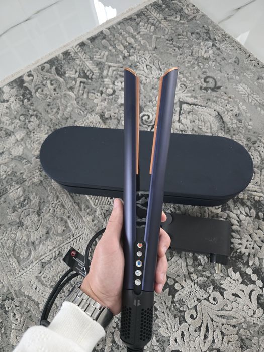 Dyson Airstrait Blue