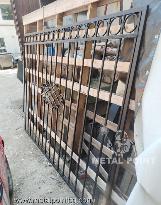 Метални порти и огради