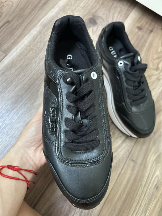 Vand adidasi Guess