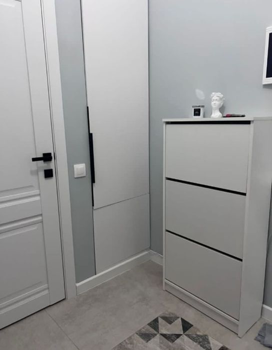 Обувница, галошница.