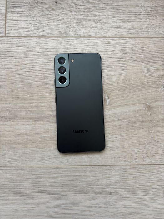 Продаю Samsung Galaxy S22. 256гб