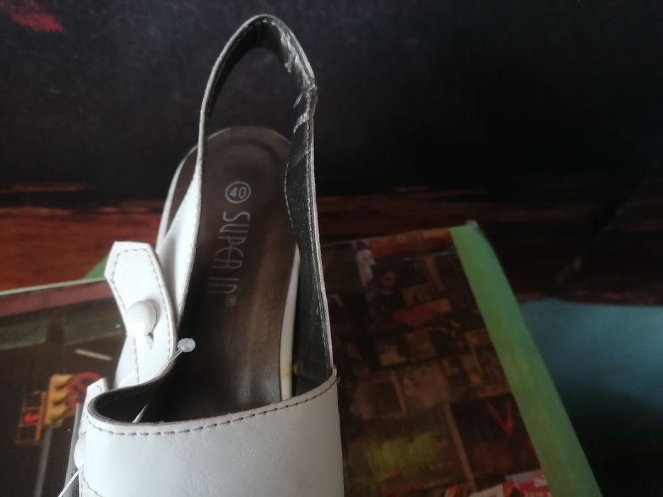 Super pantofi-sandala damă!