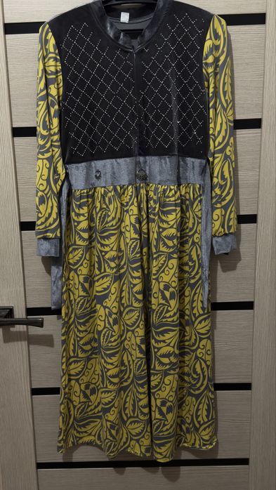 Продам платья, дешево.