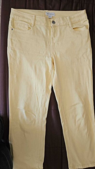 Pantaloni damă, culoare galben pastel, marca Monsoon.